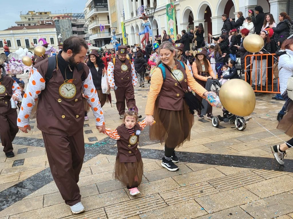 Καρναβάλι Μικρών 2026: ΔΕΙΤΕ ΖΩΝΤΑΝΑ την παρέλαση - Φωτογραφίες από τα καλύτερα στιγμιότυπα