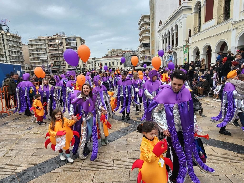 Καρναβάλι Μικρών 2026: ΔΕΙΤΕ ΖΩΝΤΑΝΑ την παρέλαση - Φωτογραφίες από τα καλύτερα στιγμιότυπα