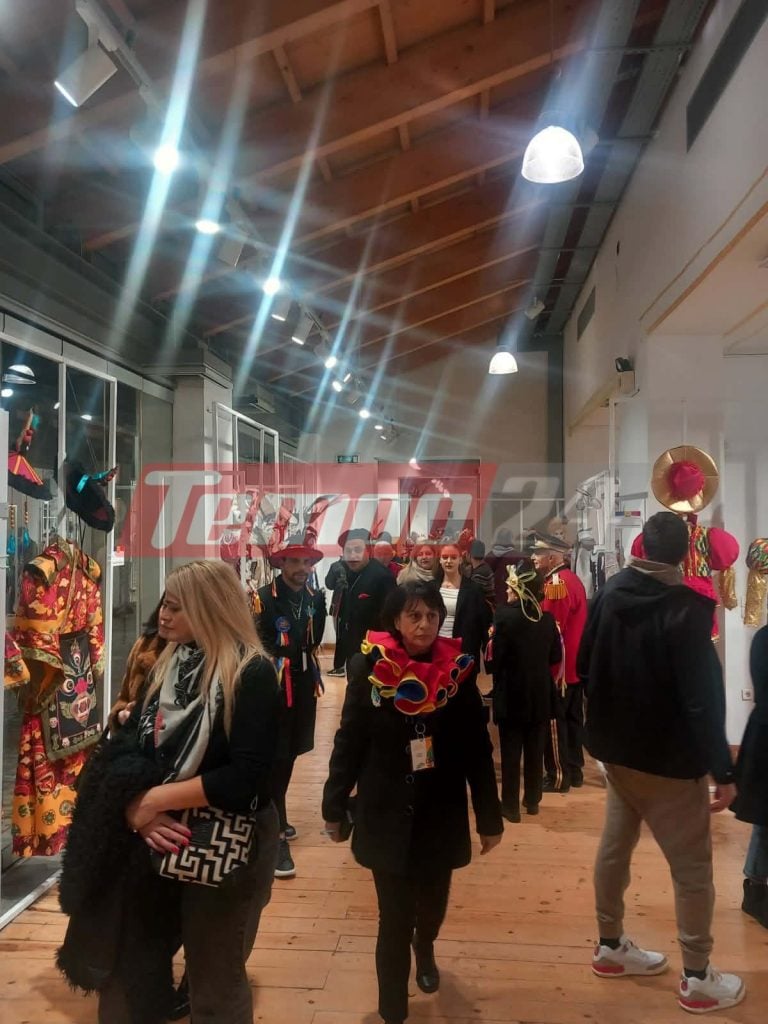 Πάτρα: Τα εγκαίνια της έκθεσης στολών στην Αγορά Αργύρη (ΦΩΤΟ)