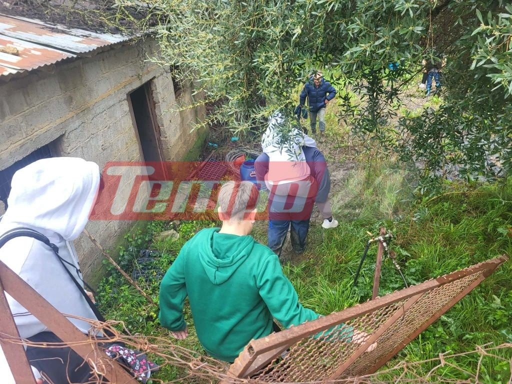 Κατολισθήσεις στο Μαζαράκι Ηλείας: Έχουν κλείσει οι δρόμοι του χωριού, οι κάτοικοι παίρνουν τα παιδιά στους ώμους - ΦΩΤΟ & ΒΙΝΤΕΟ