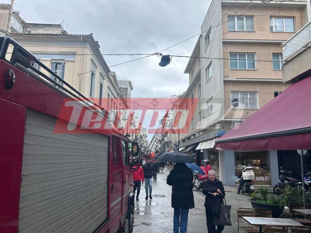 "Συναγερμός" στη Ρήγα Φεραίου: Σοβάδες έπεσαν από μπαλκόνι, μέρα-μεσημέρι σε πολυσύχναστο σημείο ( ΦΩΤΟ)