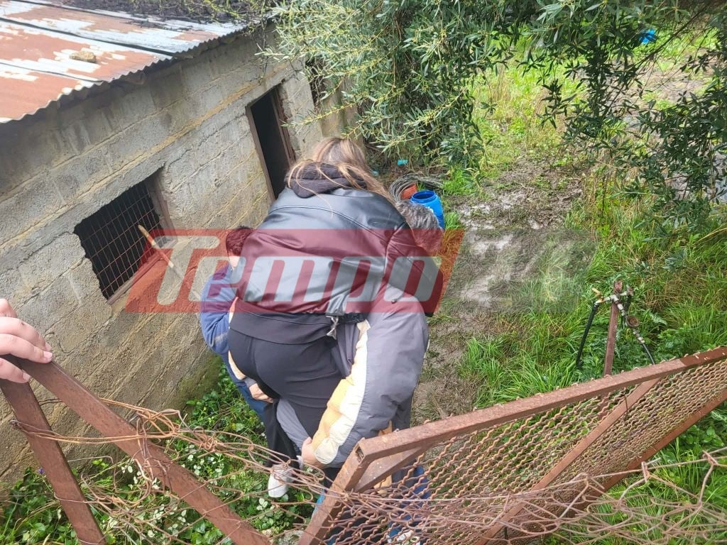 Κατολισθήσεις στο Μαζαράκι Ηλείας: Έχουν κλείσει οι δρόμοι του χωριού, οι κάτοικοι παίρνουν τα παιδιά στους ώμους - ΦΩΤΟ & ΒΙΝΤΕΟ