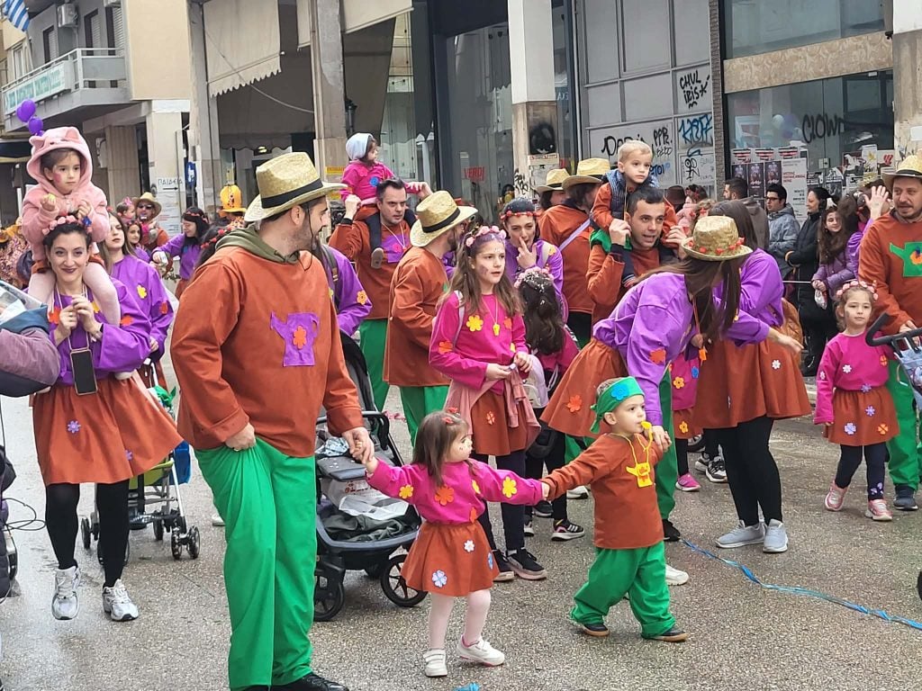 Καρναβάλι Μικρών 2026: ΔΕΙΤΕ ΖΩΝΤΑΝΑ την παρέλαση - Φωτογραφίες από τα καλύτερα στιγμιότυπα