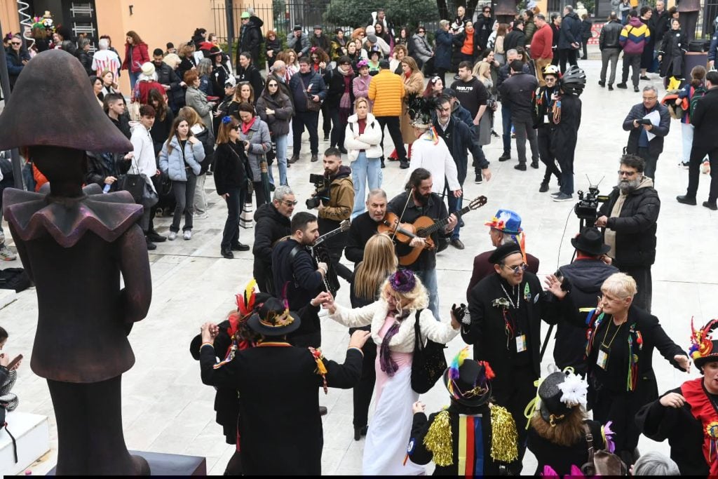 Το αδιαχώρητο στην Πάτρα για την Τσικνοπέμπτη - Ψησταριές, γλέντι και καρναβαλικά δρώμενα στους δρόμους (ΦΩΤΟ & ΒΙΝΤΕΟ)