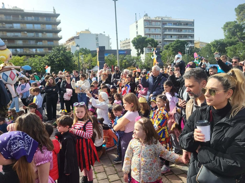 Πάτρα: Το διασκέδασαν τα παιδιά στην Καρναβαλούπολη λίγο πριν την παρέλαση τους (ΦΩΤΟ & ΒΙΝΤΕΟ)