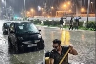 Ο Γιάγκος πήρε με το κανό του ...βόλτα στην Ακτή Δυμαίων - Δείτε το βίντεο