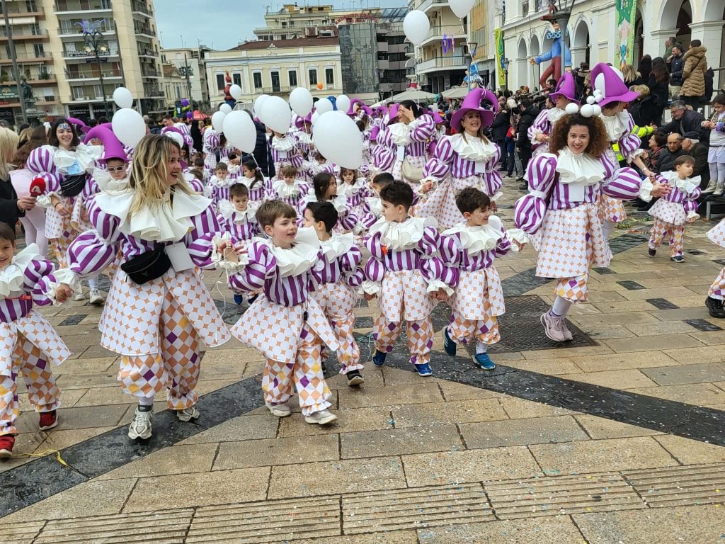 Καρναβάλι Μικρών 2026: ΔΕΙΤΕ ΖΩΝΤΑΝΑ την παρέλαση - Φωτογραφίες από τα καλύτερα στιγμιότυπα