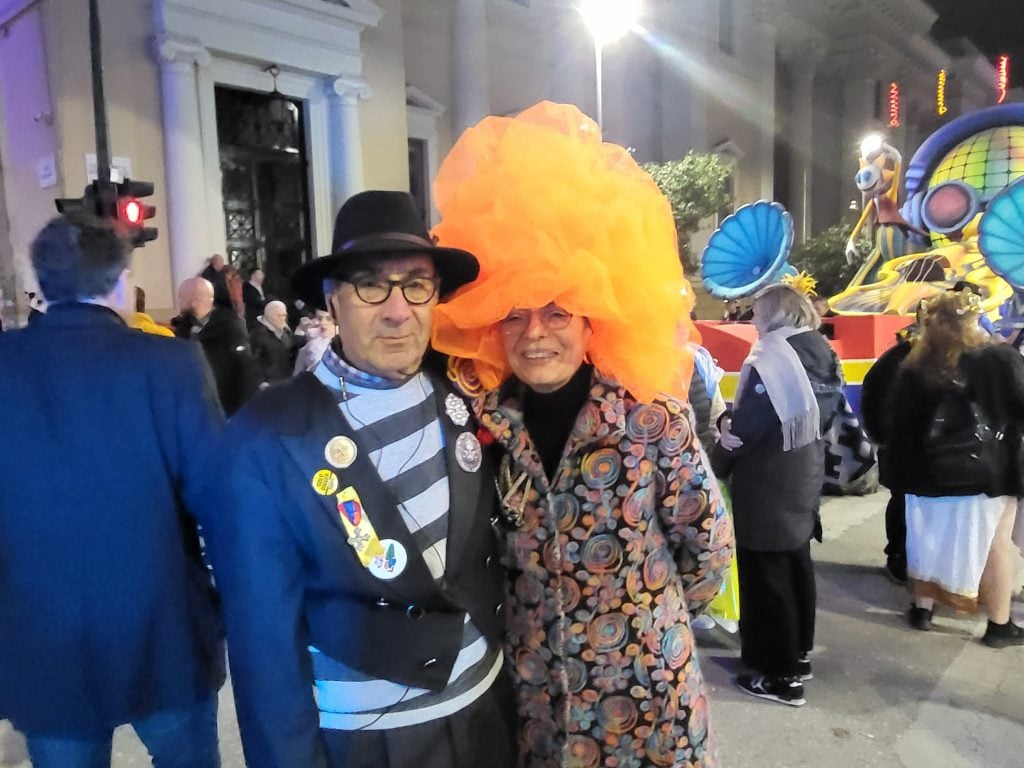 Ιδού τα φωτισμένα άρματα του Πατρινού Καρναβαλιού 2026 - Το αδιαχώρητο στο κέντρο της πόλης (ΦΩΤΟ - ΒΙΝΤΕΟ)