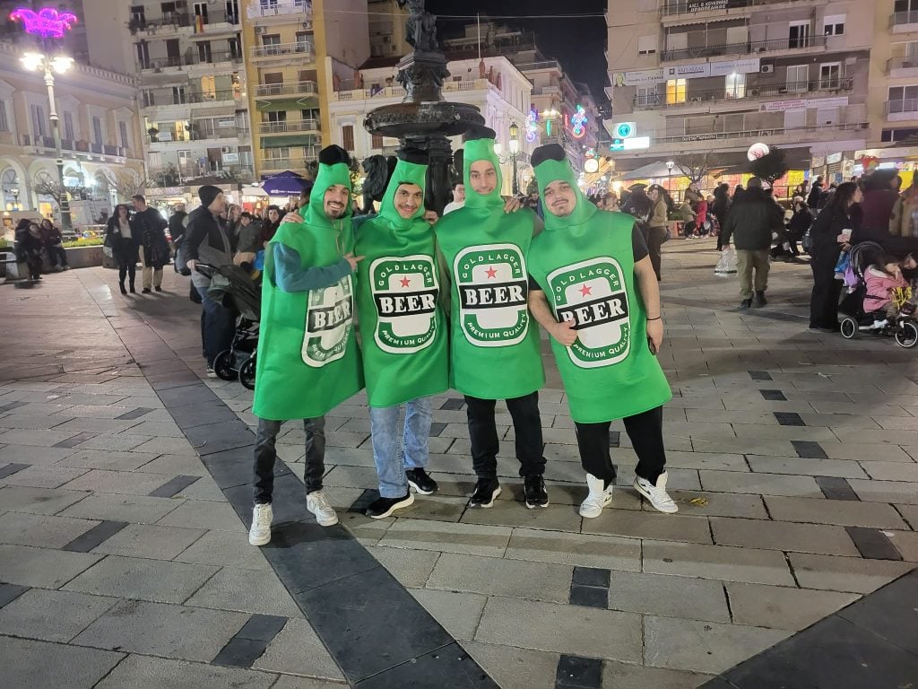 Ιδού τα φωτισμένα άρματα του Πατρινού Καρναβαλιού 2026 - Το αδιαχώρητο στο κέντρο της πόλης (ΦΩΤΟ - ΒΙΝΤΕΟ)