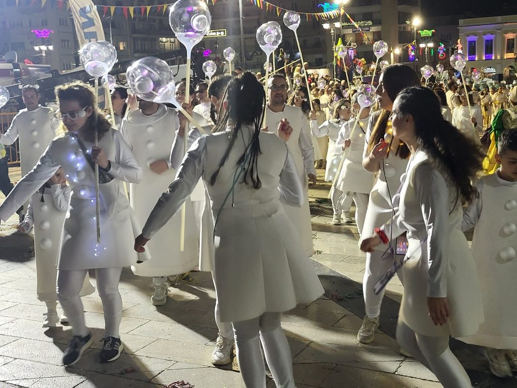 Πατρινό Καρναβάλι 2026: LIVE η νυχτερινή ποδαράτη παρέλαση - Συνεχής ροή ΦΩΤΟ & ΒΙΝΤΕΟ)