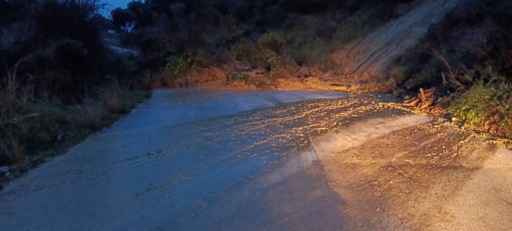 Δυτ. Ελλάδα: Μεγάλη κατολίσθηση "έφραξε" το δρόμο Αμαλιάδα - Σιμόπουλο