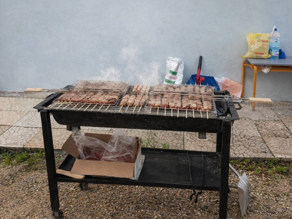 Το αδιαχώρητο στην Πάτρα για την Τσικνοπέμπτη - Ψησταριές, γλέντι και καρναβαλικά δρώμενα στους δρόμους (ΦΩΤΟ & ΒΙΝΤΕΟ)