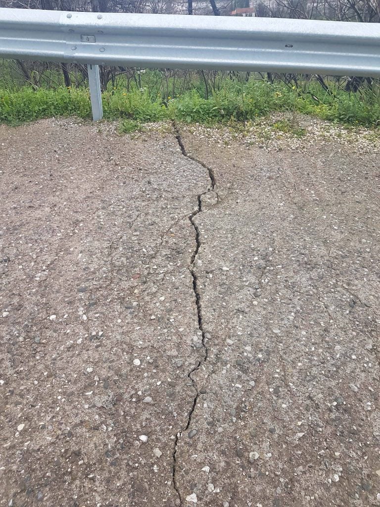 Πάτρα: "Ράγισε" ο δρόμος προς Βελβίτσι, Δραγώλαινα, Μπάλλα, Βούντενη και Συχαινά