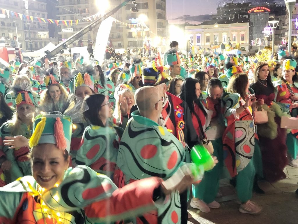 Πατρινό Καρναβάλι 2026: LIVE η νυχτερινή ποδαράτη παρέλαση - Συνεχής ροή ΦΩΤΟ & ΒΙΝΤΕΟ)
