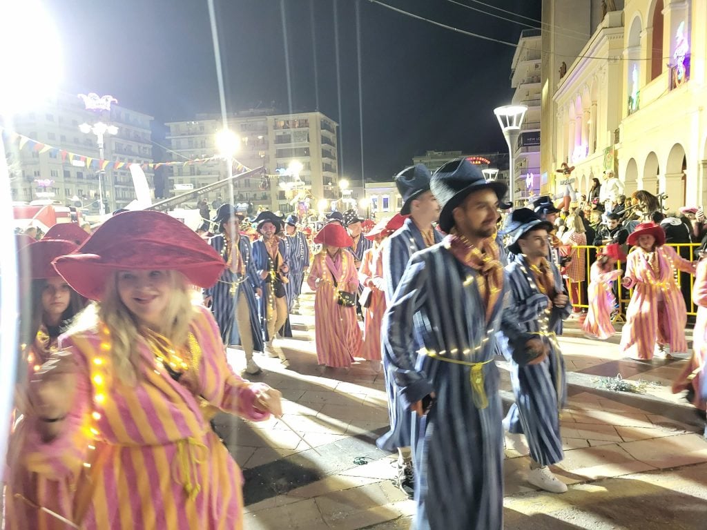 Πατρινό Καρναβάλι 2026: LIVE η νυχτερινή ποδαράτη παρέλαση - Συνεχής ροή ΦΩΤΟ & ΒΙΝΤΕΟ)