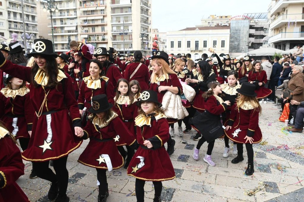 Πατρινό Καρναβάλι 2026: Δείτε κι άλλες φωτογραφίες από την Παρέλαση των Μικρών