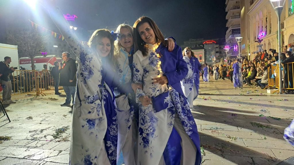 Πατρινό Καρναβάλι 2026: LIVE η νυχτερινή ποδαράτη παρέλαση - Συνεχής ροή ΦΩΤΟ & ΒΙΝΤΕΟ)