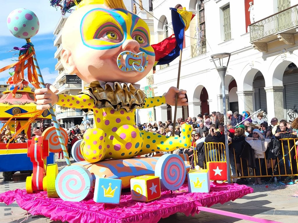 Η κορύφωση του Πατρινού Καρναβαλιού 2026: LIVE η Μεγάλη Παρέλαση (ΦΩΤΟ & ΒΙΝΤΕΟ)