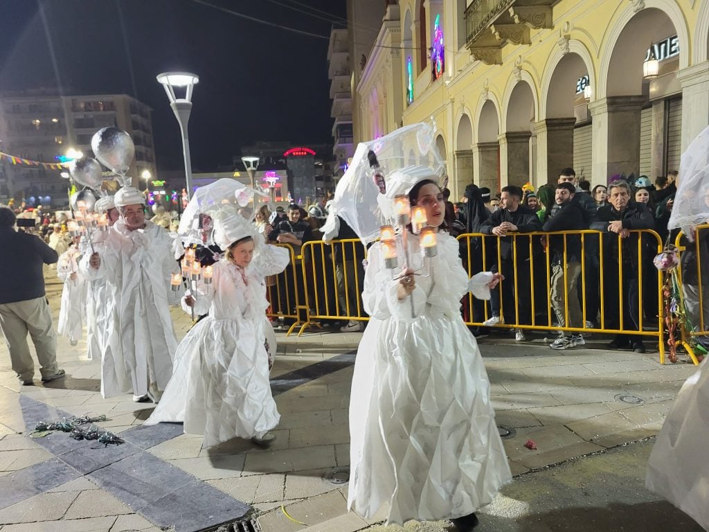 Πατρινό Καρναβάλι 2026: LIVE η νυχτερινή ποδαράτη παρέλαση - Συνεχής ροή ΦΩΤΟ & ΒΙΝΤΕΟ)
