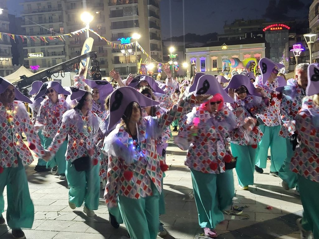 Πατρινό Καρναβάλι 2026: LIVE η νυχτερινή ποδαράτη παρέλαση - Συνεχής ροή ΦΩΤΟ & ΒΙΝΤΕΟ)