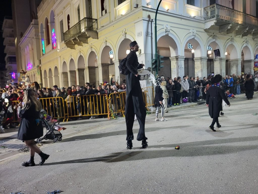 Πατρινό Καρναβάλι 2026: LIVE η νυχτερινή ποδαράτη παρέλαση - Συνεχής ροή ΦΩΤΟ & ΒΙΝΤΕΟ)
