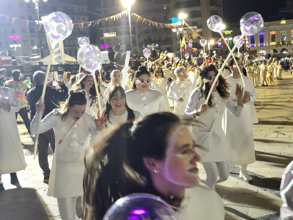 Πατρινό Καρναβάλι 2026: LIVE η νυχτερινή ποδαράτη παρέλαση - Συνεχής ροή ΦΩΤΟ & ΒΙΝΤΕΟ)