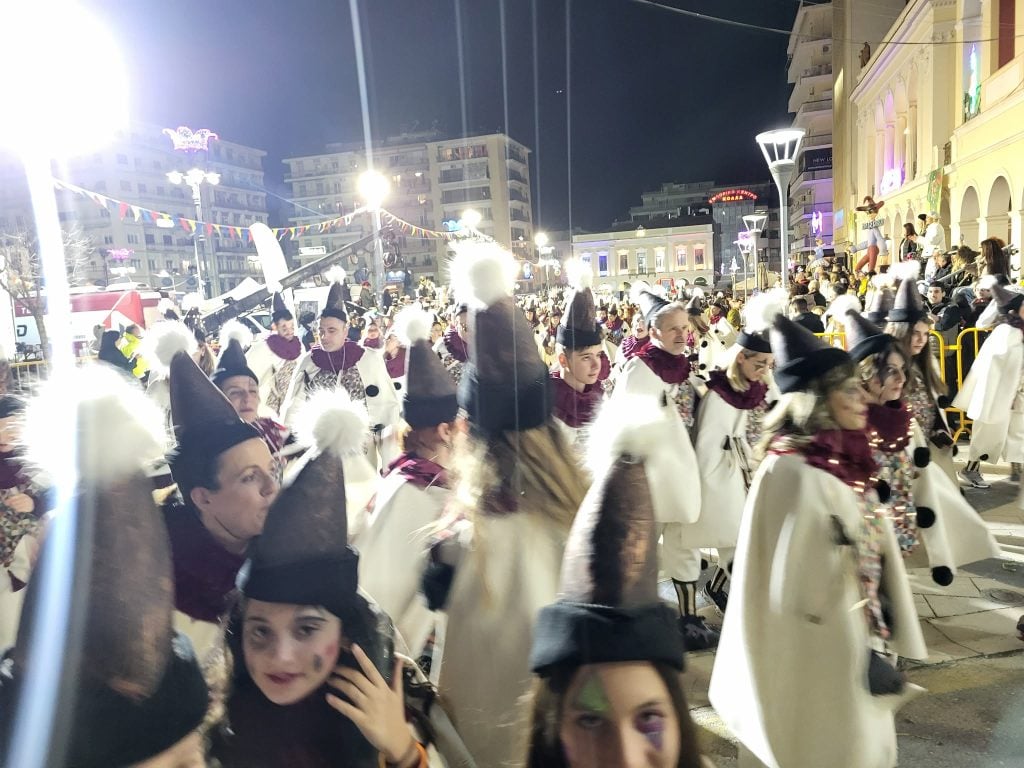 Πατρινό Καρναβάλι 2026: LIVE η νυχτερινή ποδαράτη παρέλαση - Συνεχής ροή ΦΩΤΟ & ΒΙΝΤΕΟ)