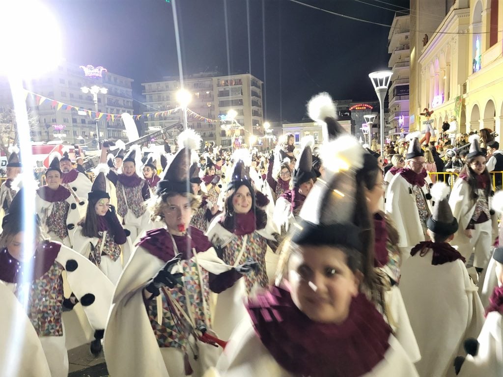 Πατρινό Καρναβάλι 2026: LIVE η νυχτερινή ποδαράτη παρέλαση - Συνεχής ροή ΦΩΤΟ & ΒΙΝΤΕΟ)