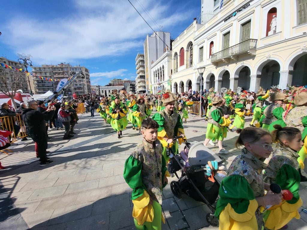 Η κορύφωση του Πατρινού Καρναβαλιού 2026: LIVE η Μεγάλη Παρέλαση (ΦΩΤΟ & ΒΙΝΤΕΟ)