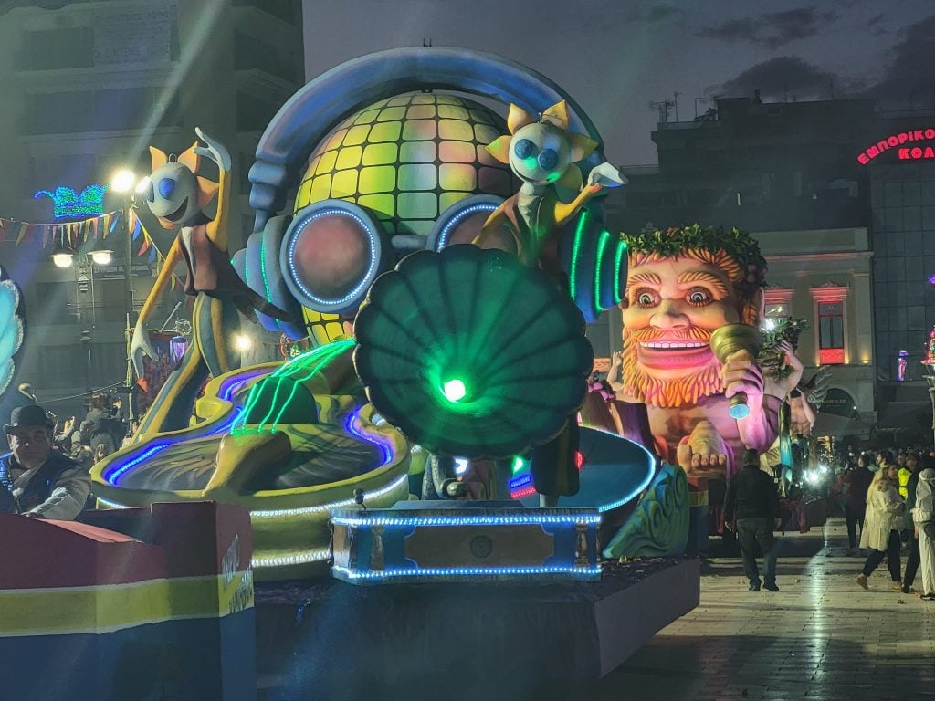 Πατρινό Καρναβάλι 2026: LIVE η νυχτερινή ποδαράτη παρέλαση - Συνεχής ροή ΦΩΤΟ & ΒΙΝΤΕΟ)