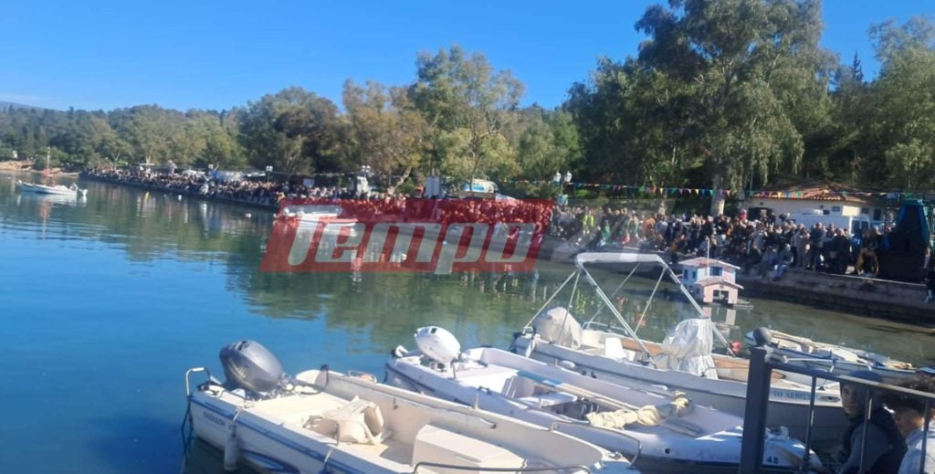 Το tempo24.news στα αλευρομουτζουρώματα - To έθιμο στο Γαλαξίδι την Καθαρά Δευτέρα, με "όπλα" 3.000 σακούλες αλεύρι! - ΦΩΤΟ