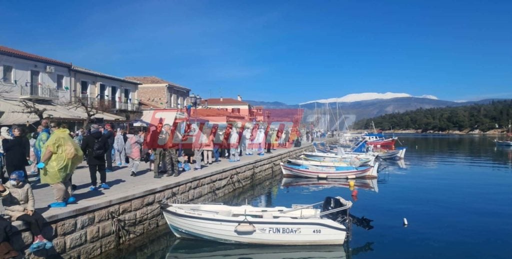 Το tempo24.news στα αλευρομουτζουρώματα - To έθιμο στο Γαλαξίδι την Καθαρά Δευτέρα, με "όπλα" 3.000 σακούλες αλεύρι! - ΦΩΤΟ