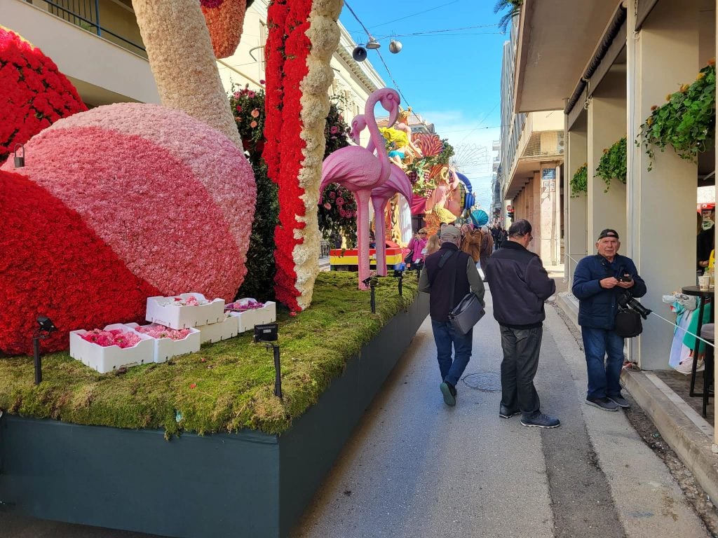 Πατρινό Καρναβάλι 2026: Στις θέσεις τους τα άρματα για την Μεγάλη Παρέλαση (ΦΩΤΟ)