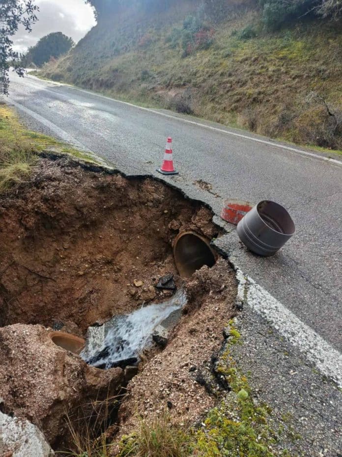 Αχαΐα: Σοβαρές ζημιές σε Λεόντιο, Ρακίτα, Δεμέστιχα - ΦΩΤΟ
