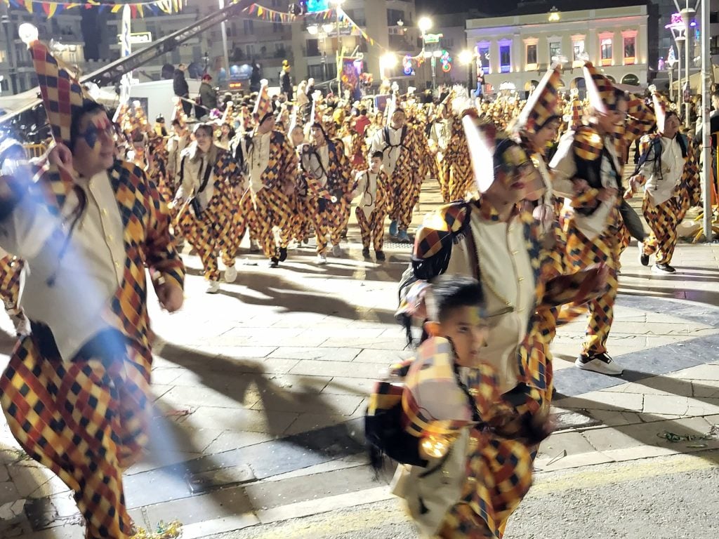 Πατρινό Καρναβάλι 2026: LIVE η νυχτερινή ποδαράτη παρέλαση - Συνεχής ροή ΦΩΤΟ & ΒΙΝΤΕΟ)