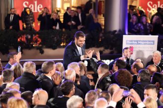 Ο Παύλος Μαρινάκης εγκαινίασε το πολιτικό του γραφείο