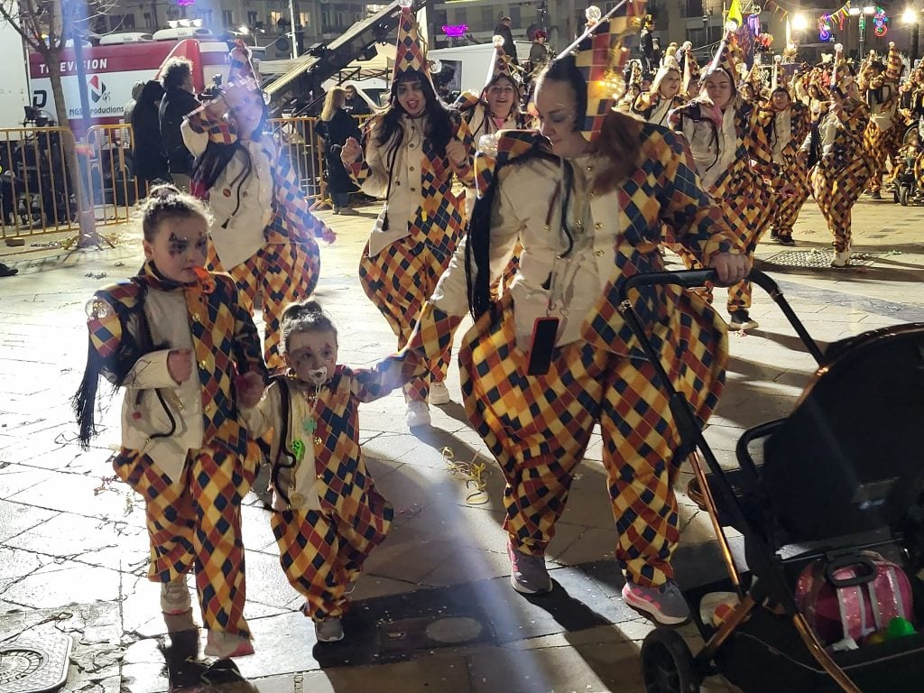 Πατρινό Καρναβάλι 2026: LIVE η νυχτερινή ποδαράτη παρέλαση - Συνεχής ροή ΦΩΤΟ & ΒΙΝΤΕΟ)