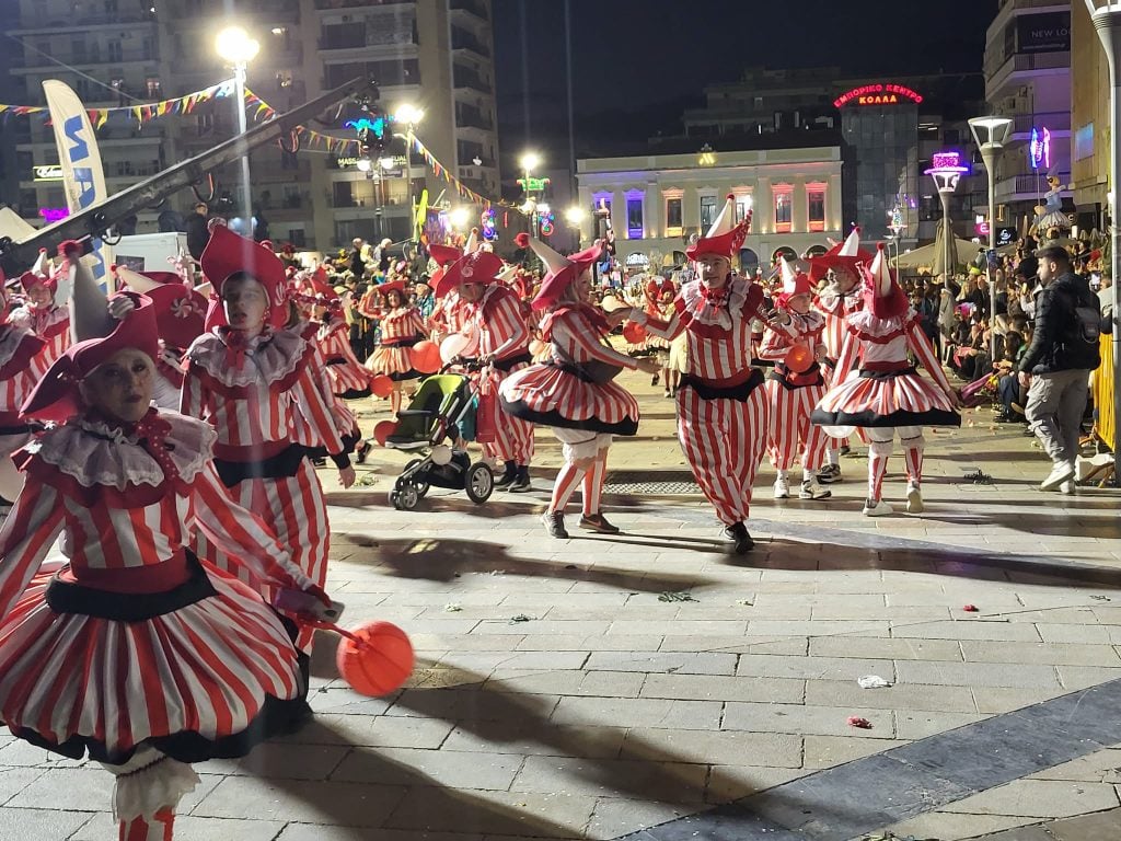 Πατρινό Καρναβάλι 2026: LIVE η νυχτερινή ποδαράτη παρέλαση - Συνεχής ροή ΦΩΤΟ & ΒΙΝΤΕΟ)