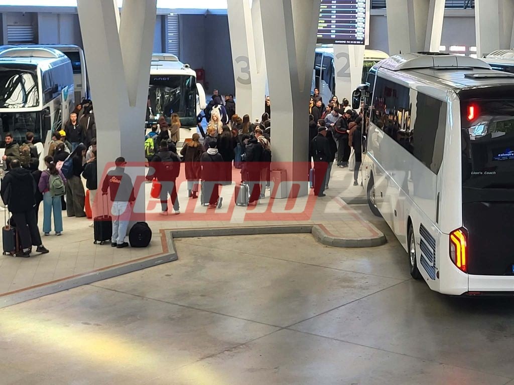 Πάτρα: Αναχωρούν οι χιλιάδες επισκέπτες του Καρναβαλιού - Το αδιαχώρητο στα ΚΤΕΛ, αυξημένα τα δρομολόγια (ΦΩΤΟ)