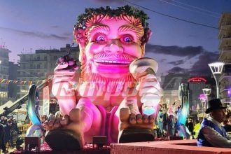 Πατρινό Καρναβάλι 2026 - Νυχτερινή ποδαράτη παρέλαση: Ένα ατέλειωτο πεδίο χαράς, εξωστρέφειας και γιορτής! ΔΕΙΤΕ ΠΟΛΛΕΣ ΦΩΤΟ & ΒΙΝΤΕΟ