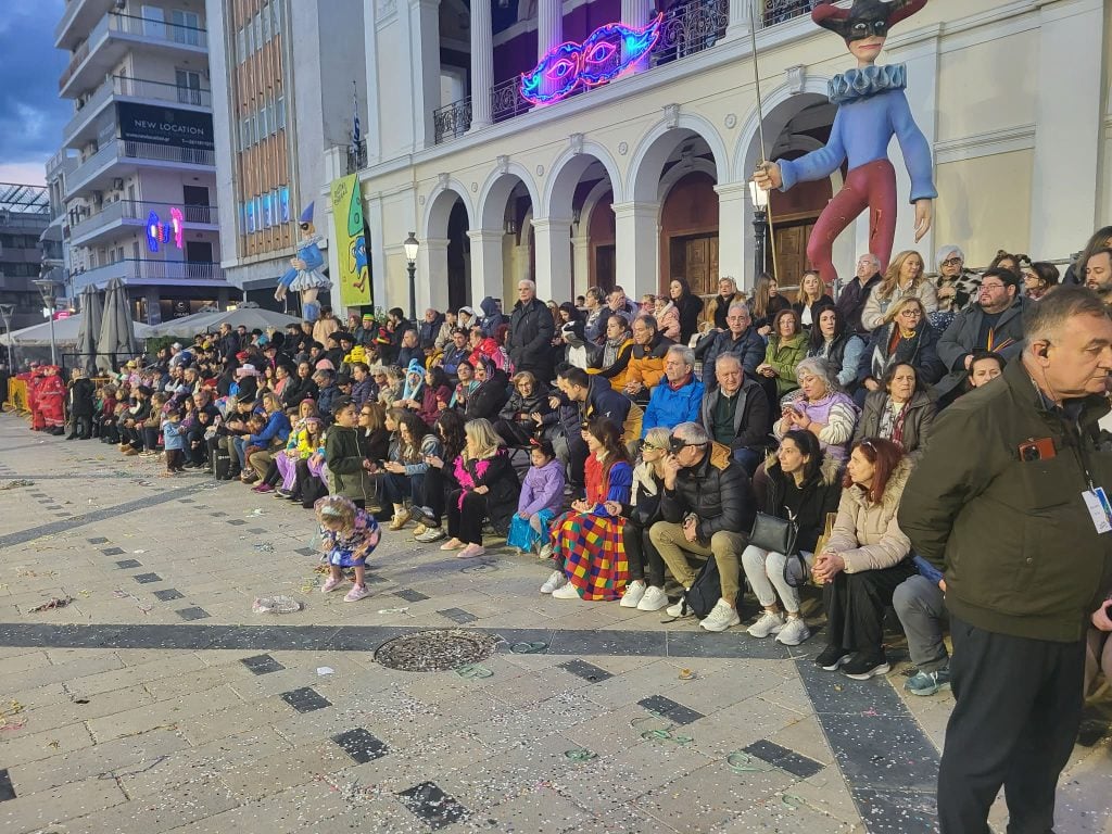 Πατρινό Καρναβάλι 2026: LIVE η νυχτερινή ποδαράτη παρέλαση - Συνεχής ροή ΦΩΤΟ & ΒΙΝΤΕΟ)