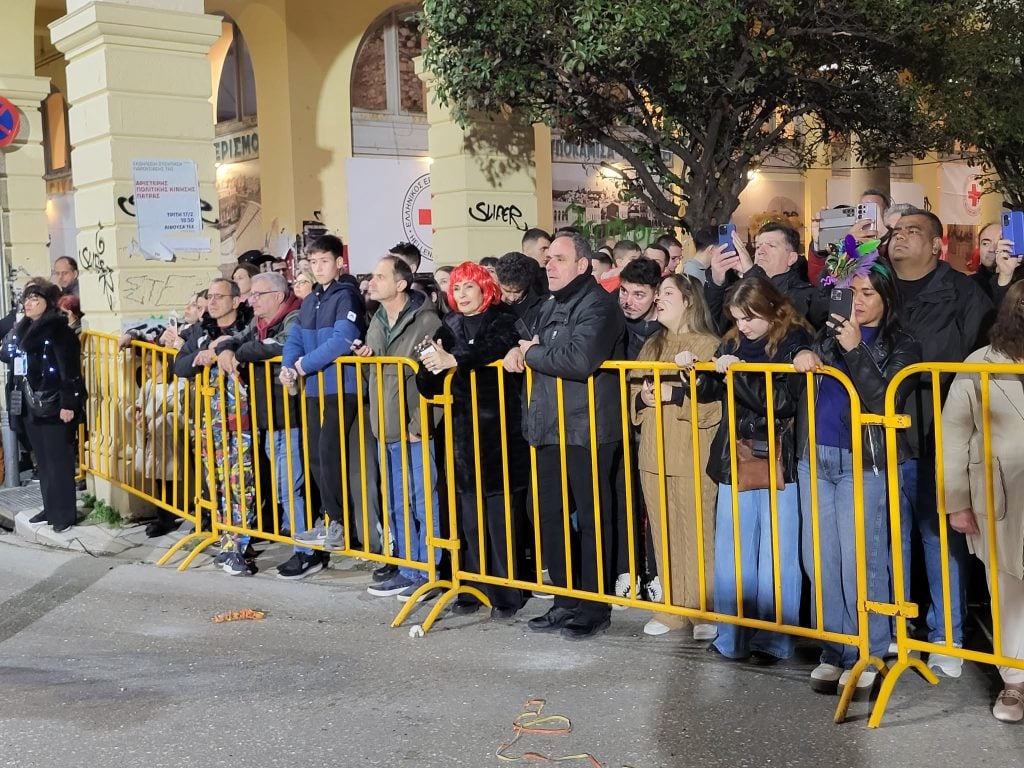 Πατρινό Καρναβάλι 2026: LIVE η νυχτερινή ποδαράτη παρέλαση - Συνεχής ροή ΦΩΤΟ & ΒΙΝΤΕΟ)