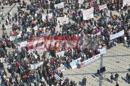 Πάτρα: «Δεν ξεχνάμε, δεν συγχωρούμε» – Συλλαλητήριο για τα 3 χρόνια από την τραγωδία στα Τέμπη (ΦΩΤΟ)