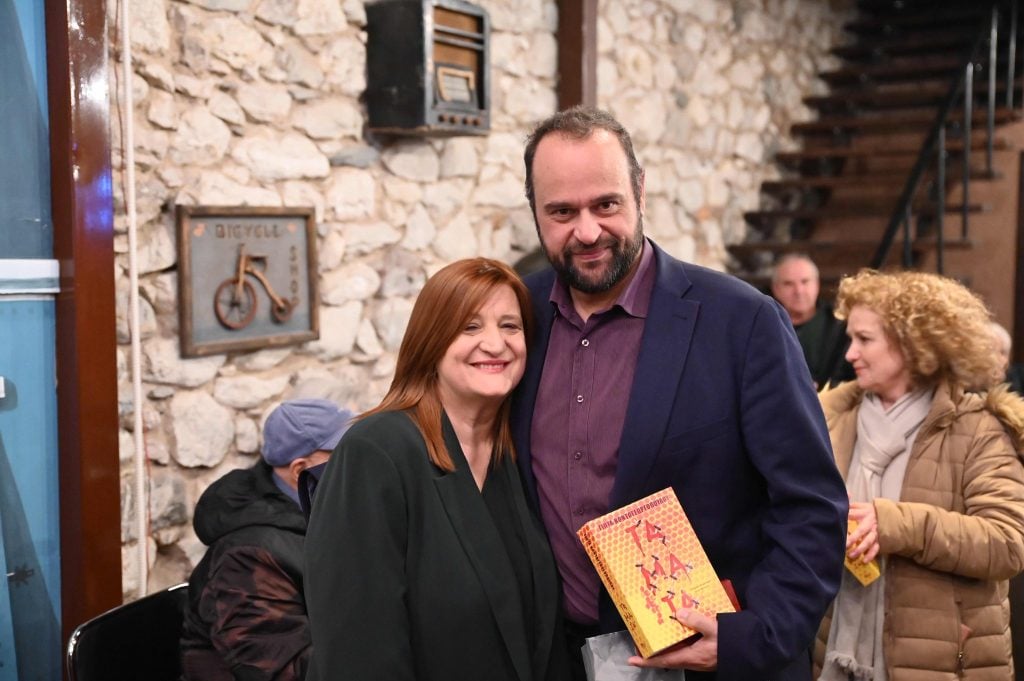 Με ιδιαίτερη επιτυχία η παρουσία του νέου μυθιστορήματος της πατρινής δημοσιογράφου Γιώτας Κοντογεωργοπούλου - ΦΩΤΟ