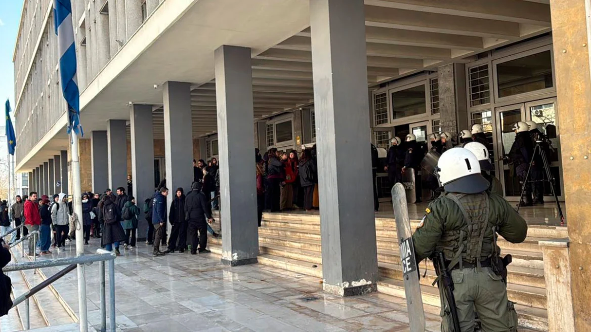 Αναβλήθηκε για τον Μάιο η δίκη των 38 συλληφθέντων από την αστυνομική επιχείρηση στο ΑΠΘ