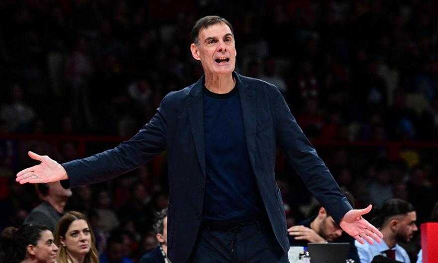 Σοβαρά παράπονα Μπαρτζώκα για τη διαιτησία: Καθαρό φάουλ στον Ουόκαπ πριν το φινάλε