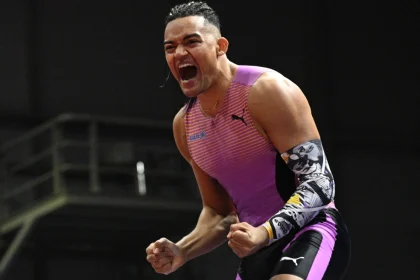 Κορυφαία φετινή επίδοση στον κόσμο και πρωτιά για Καραλή στη Γαλλία: Πέρασε τα 6 μέτρα στο Λιεβέν