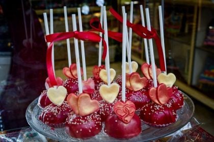 Ποιοι γιορτάζουν στις 14 Φεβρουαρίου