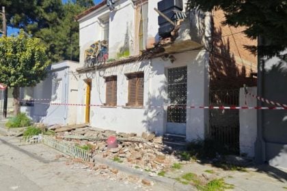 Βόλος: Γυναίκα βγήκε στο μπαλκόνι της και αυτό έπεσε - Στο νοσοκομείο η 43χρονη