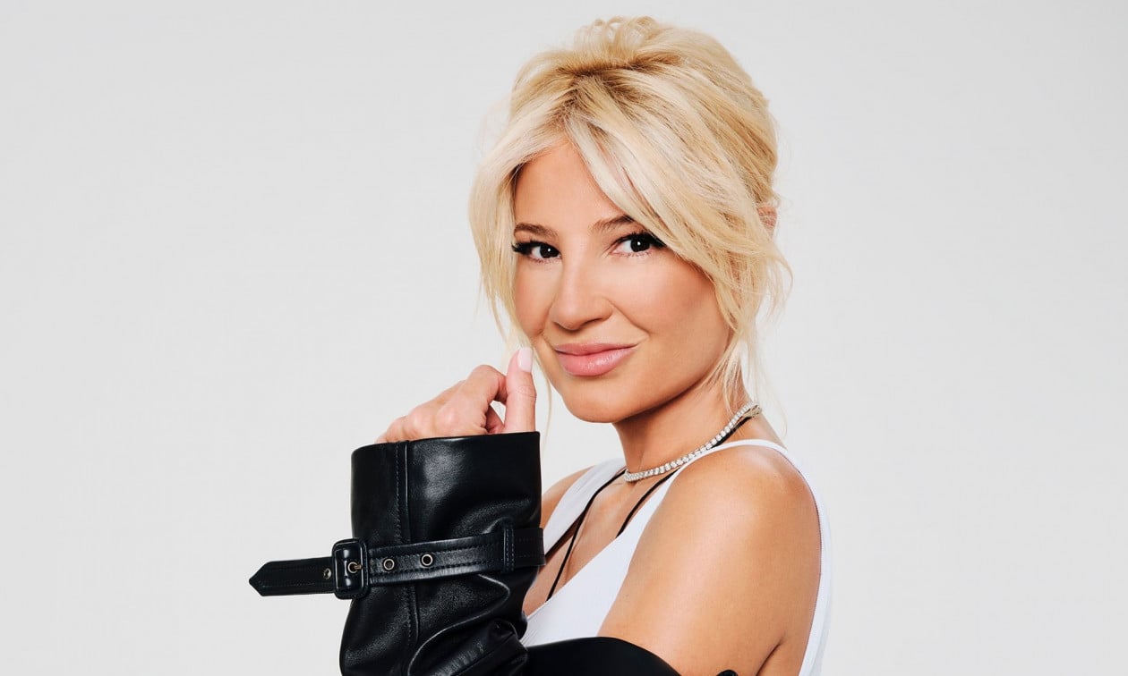 Φαίη Σκορδά: Ανεβαίνει τα σκαλιά της εκκλησίας η παρουσιάστρια;